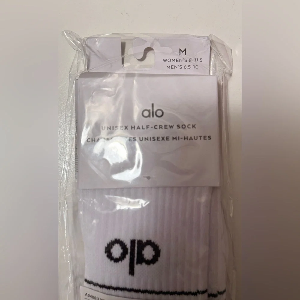 ALO Yoga Half Crew Throwback Socks White Black Unisex-Size Med-NWT - Picture 5 of 10